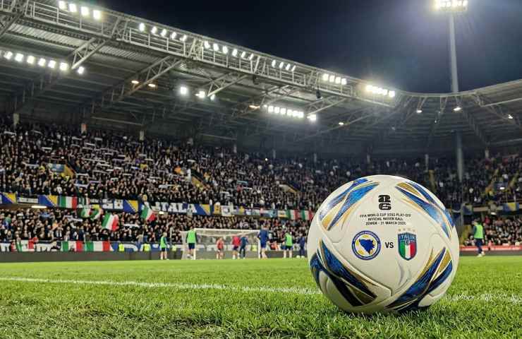 Interno Stadion Bilino Polje Zenica playoff Mondiali 2026 Bosnia-Italia pallone ufficiale.