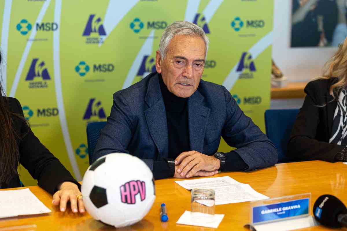 Gabriele Gravina durante la conferenza stampa "Blocca l'HPV con la vaccinazione" presso la Sala Rossi della FIGC.